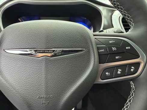 New 2026 Chrysler Pacifica Select image 30