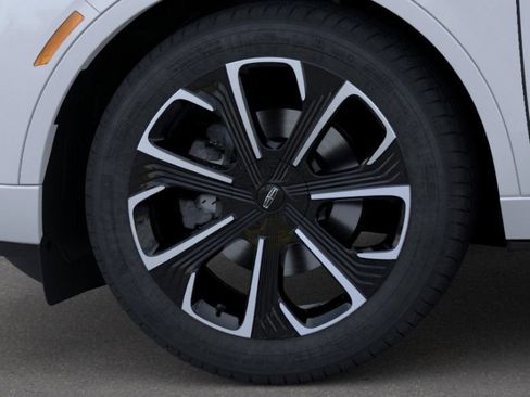 New 2025 Lincoln Nautilus Reserve image 19