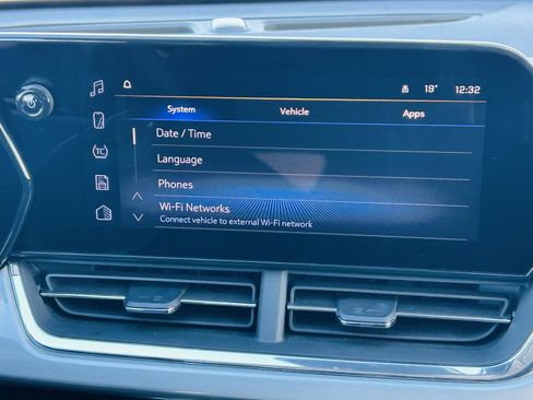 Used 2025 Chevrolet Trax LT image 17