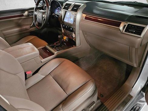 Used 2019 Lexus GX 460 image 21