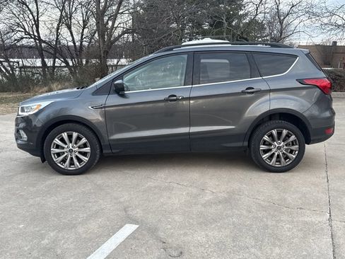 Used 2019 Ford Escape SEL image 3