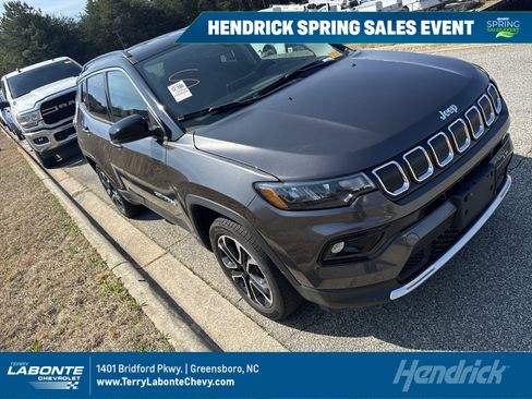 Used 2022 Jeep Compass Limited image 1