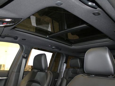 New 2025 Jeep Grand Cherokee Limited w/ Luxury Tech Group II image 26