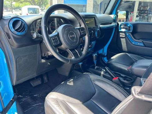 Used 2017 Jeep Wrangler Unlimited Sahara w/ Connectivity Group AWD/4WD image 12