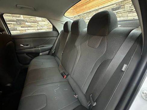 Certified 2024 Hyundai Elantra SE image 27