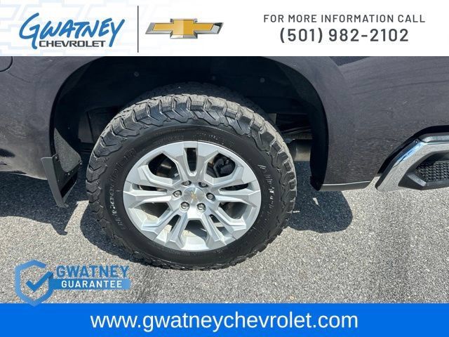 Used 2022 Chevrolet Silverado 1500 LTZ w/ Z71 Off-Road Package AWD/4WD image 11