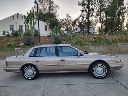 Used 1988 Lincoln Continental Signature FWD image 5