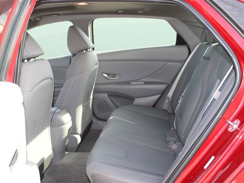 Used 2025 Hyundai Elantra SEL image 15