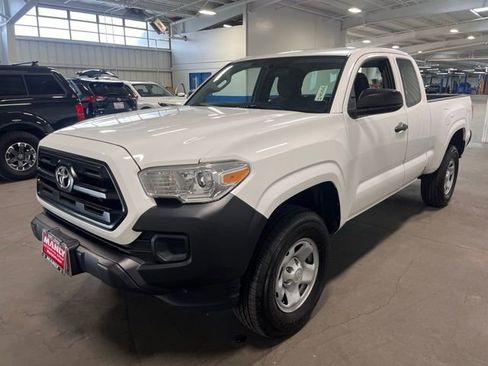 Used 2017 Toyota Tacoma SR image 7