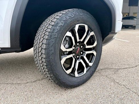 New 2026 GMC Canyon AT4 w/ AT4 Premium Package image 10