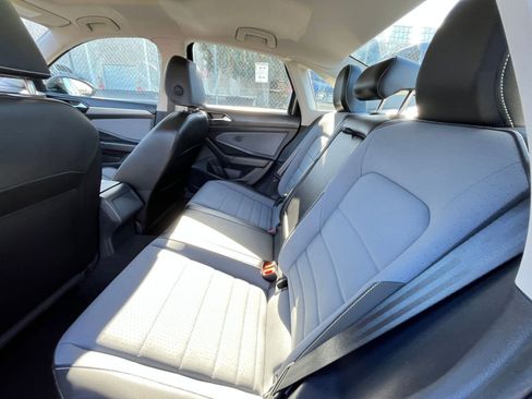 Used 2025 Volkswagen Jetta SE image 24