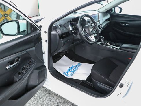 Used 2024 Nissan Sentra SV FWD image 3