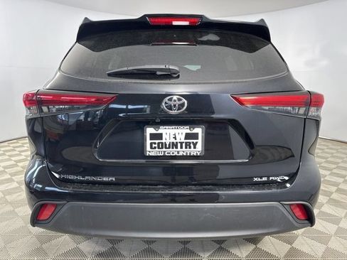 Used 2023 Toyota Highlander XLE AWD/4WD image 6