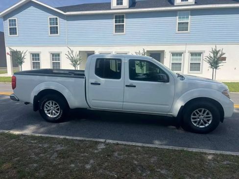 Used 2019 Nissan Frontier SV RWD image 3