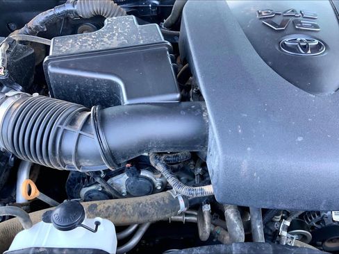Used 2022 Toyota Tacoma TRD Off-Road AWD/4WD image 33