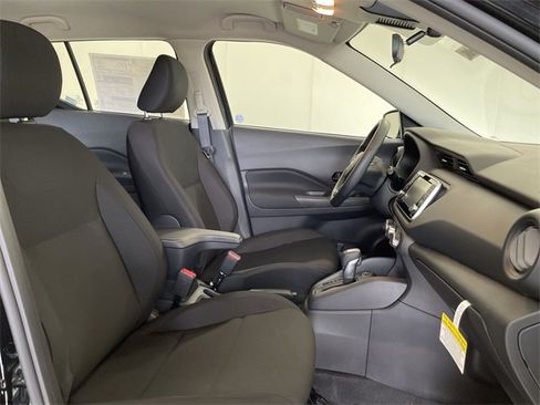 Certified 2025 Nissan Kicks Play S image 19