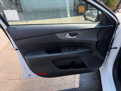 Used 2020 Kia Forte LXS FWD image 19