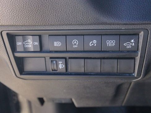 Used 2022 Toyota Tundra SR5 w/ SR5 Convenience Package image 17