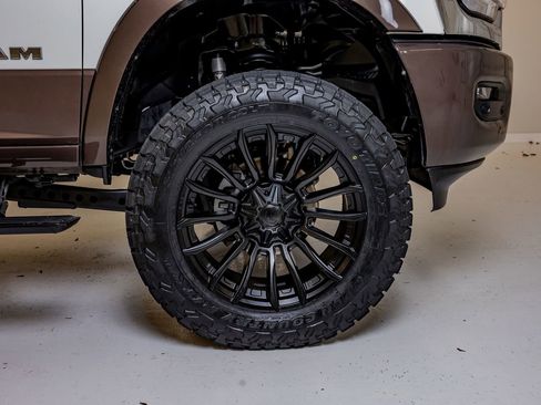 Used 2024 RAM 2500 Limited w/ Towing Technology Group AWD/4WD image 12