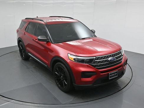 Used 2024 Ford Explorer XLT image 39