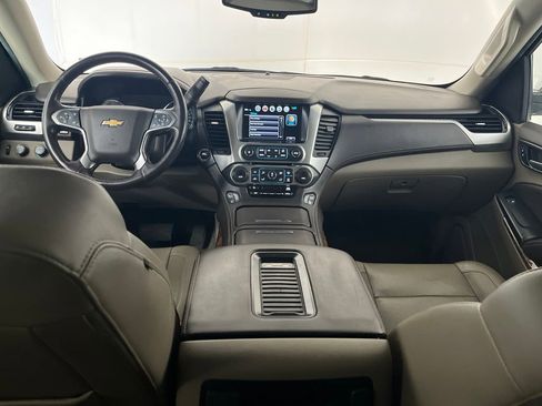 Used 2019 Chevrolet Suburban Premier AWD/4WD image 30