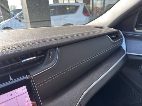 New 2025 Jeep Grand Cherokee Limited w/ Black Appearance Package image 23