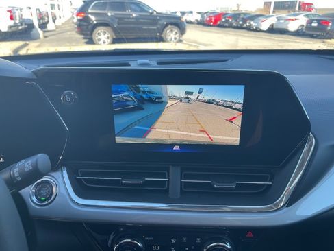 New 2026 Chevrolet Trax LT w/ Sunroof Package image 20