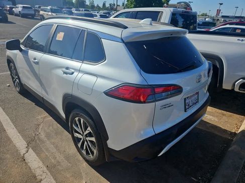 Used 2023 Toyota Corolla Cross XLE w/ Convenience Package FWD image 6