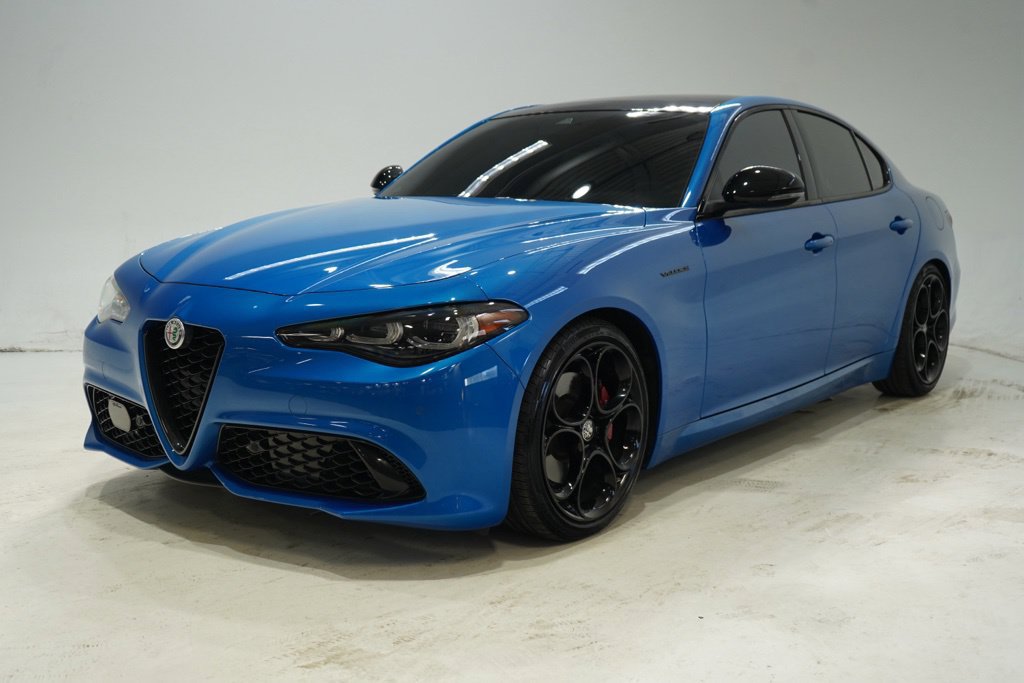 Used 2024 Alfa Romeo Giulia Veloce AWD/4WD image 3