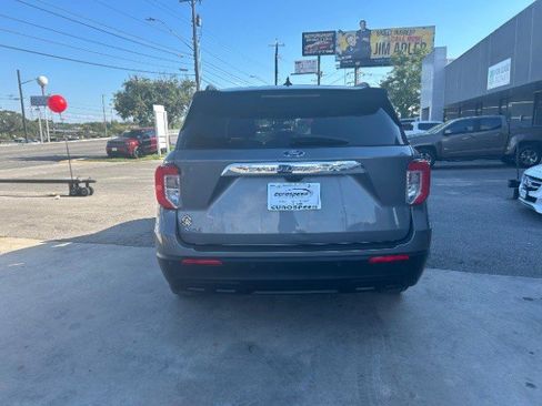 Used 2022 Ford Explorer XLT image 7