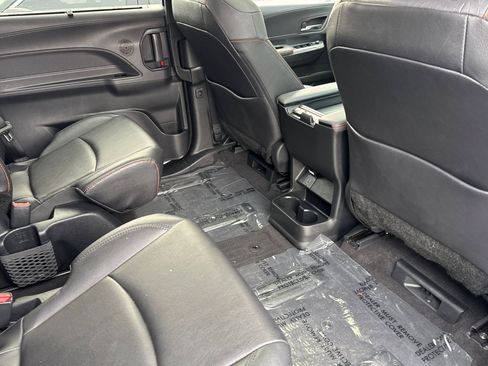 Used 2023 Toyota Sienna XSE image 31