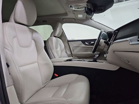 Used 2021 Volvo V60 T5 Cross Country image 23