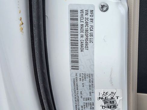 Used 2023 Chrysler Pacifica Touring-L FWD image 32