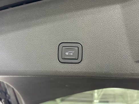 Used 2013 Cadillac SRX Luxury image 18