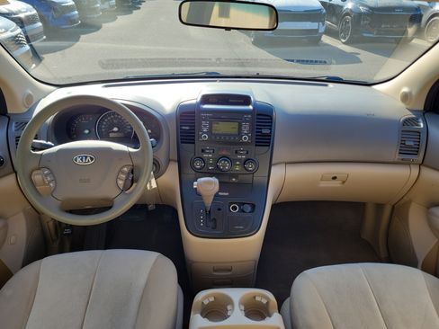 Used 2011 Kia Sedona LX FWD image 16
