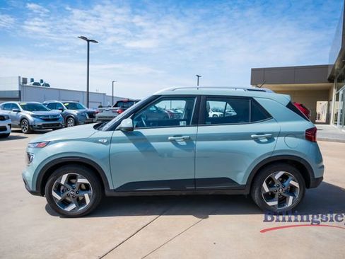 Used 2025 Hyundai Venue SEL image 2