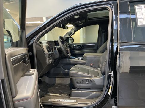 Used 2025 Chevrolet Tahoe RST w/ Comfort Package RWD image 17