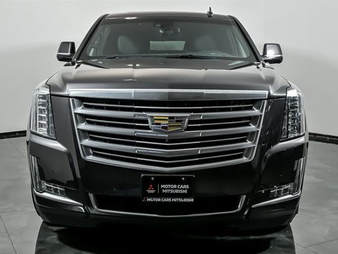 Used 2018 Cadillac Escalade ESV Platinum AWD/4WD image 4