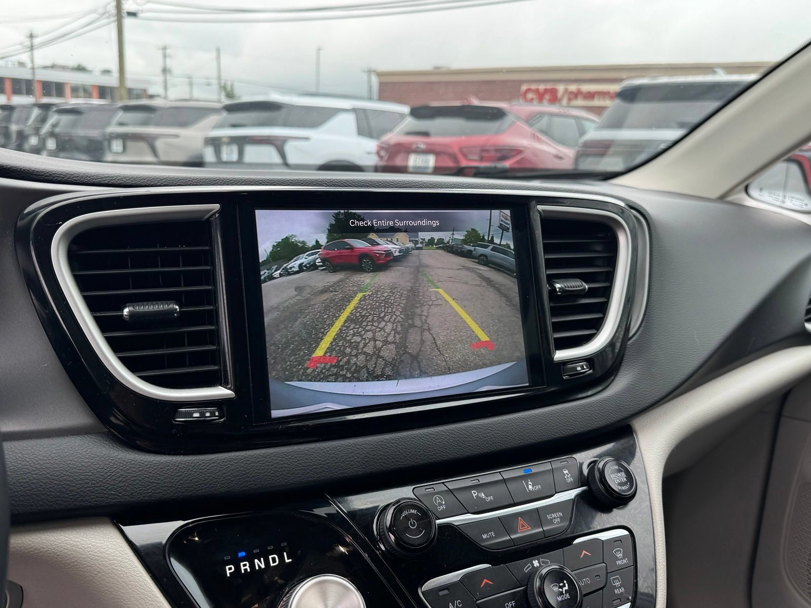 Used 2023 Chrysler Pacifica Touring-L FWD image 20