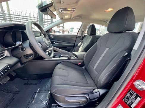 Used 2021 Hyundai Elantra SE image 13