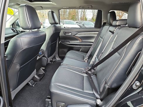 Used 2019 Toyota Highlander Limited image 10