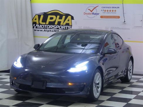 Used 2023 Tesla Model 3 Standard Range image 3