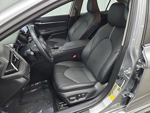 Used 2023 Toyota Camry SE image 29