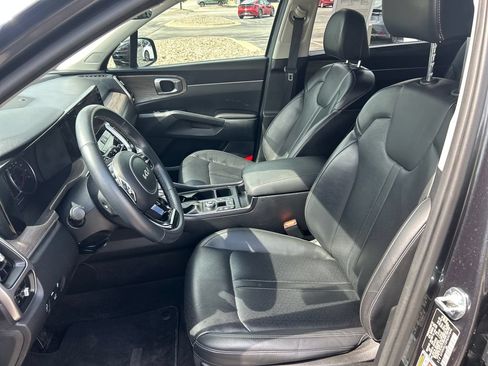 Used 2023 Kia Sorento EX w/ Panoramic Sunroof Package FWD image 11