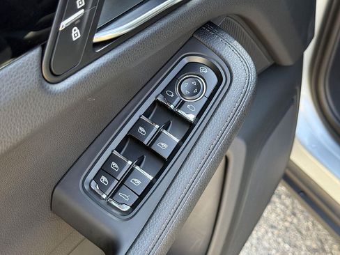 Used 2024 Porsche Macan AWD/4WD image 23