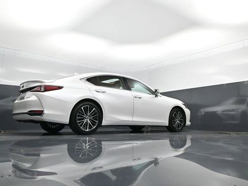 Certified 2023 Lexus ES 300h w/ Premium Package image 42