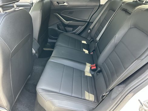 Used 2024 Volkswagen Jetta SE FWD image 15