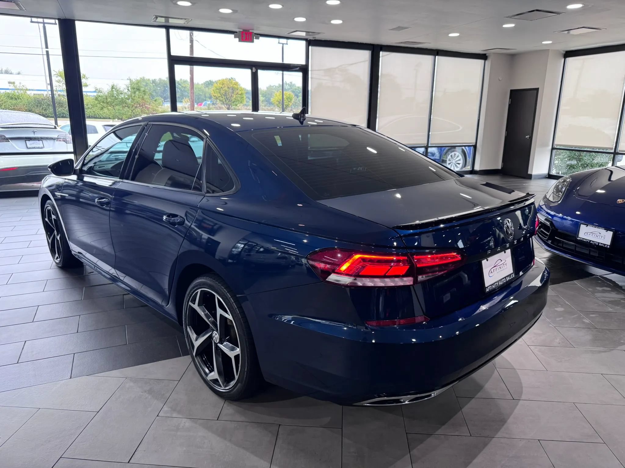 Used 2020 Volkswagen Passat 2.0T R-Line FWD image 4