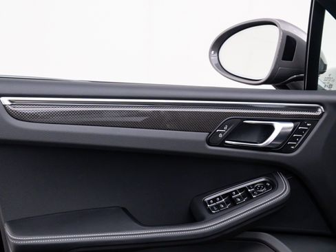 New 2026 Porsche Macan Turbo image 15