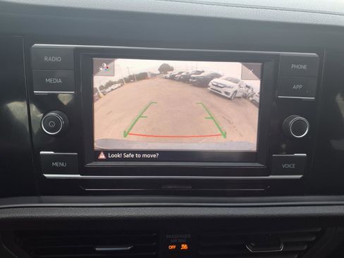 Used 2024 Volkswagen Jetta SE FWD image 13